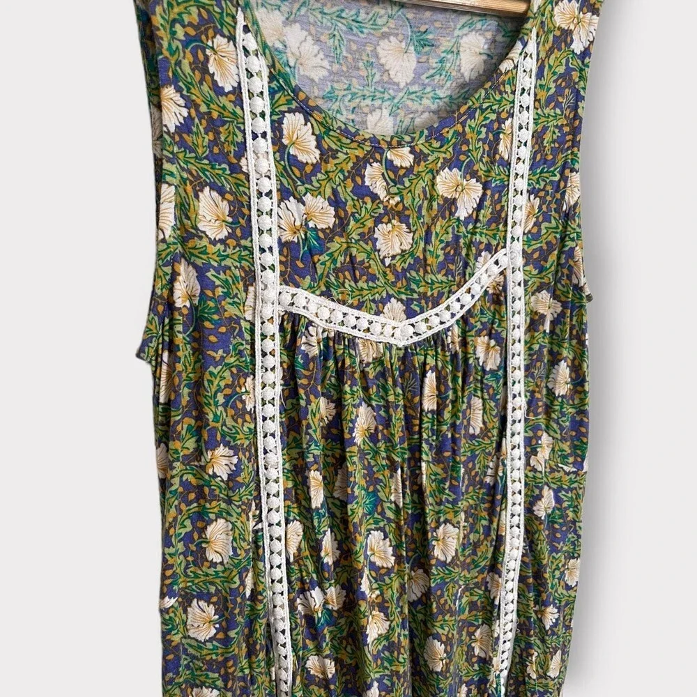 Moon & Sky Floral Tank Top Medium - Picture 3 of 7